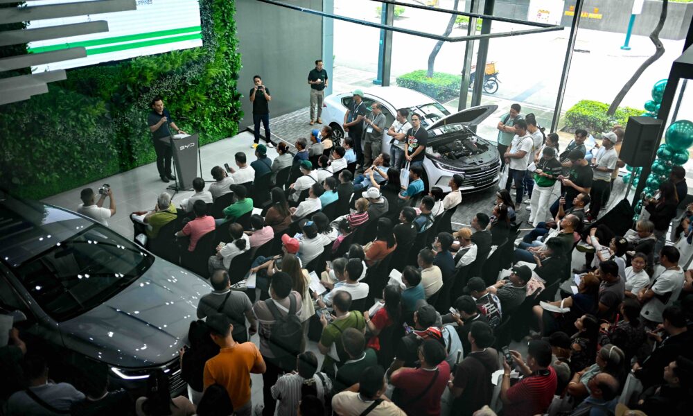 A crowd of GrabCar drivers attends a presentation during the BYD Grab Day Caravan at BYD Global City, with a BYD Seal 5 DM-i on display.