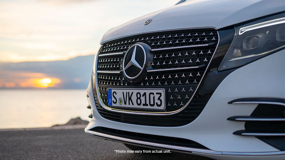Close-up of the Mercedes-Benz V-Class Elegance grille and front bumper at sunset