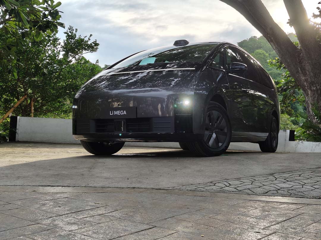 Li Auto MEGA parked outdoors, showcasing its sleek design and futuristic look under natural light.