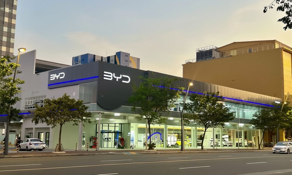 BYD Manila Bay dealership at sunset showcasing the brand’s 600th store in Asia Pacific.