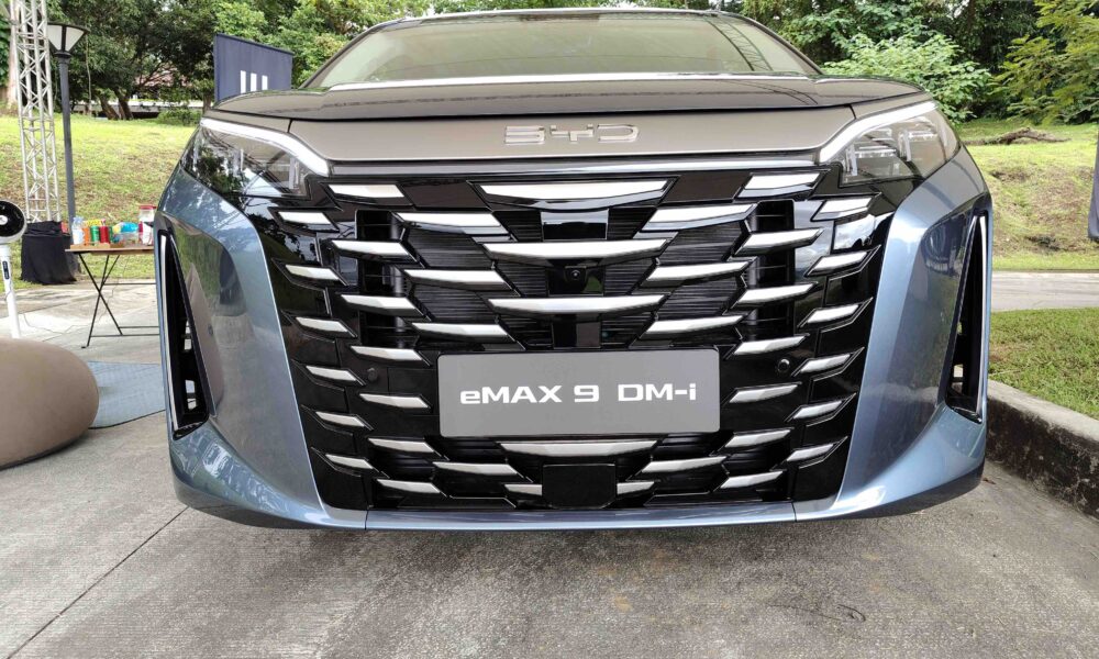 Front view of the BYD eMAX 9 DM-i showing its large chrome grille and sleek LED headlamps at Ayala Greenfield Golf & Leisure Club in Calamba, Laguna.